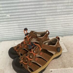 Keen Newport H2 Boy’s Waterproof Sandals Hiking Outdoor Brown Orange Shoes SZ 1